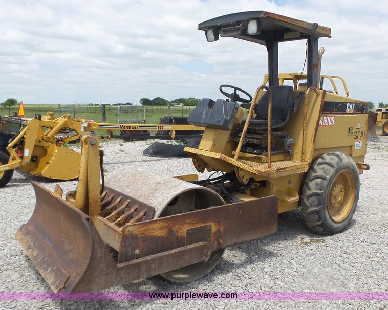 image for item L6345 1998 Caterpillar CP-323C single drum vibratory roller