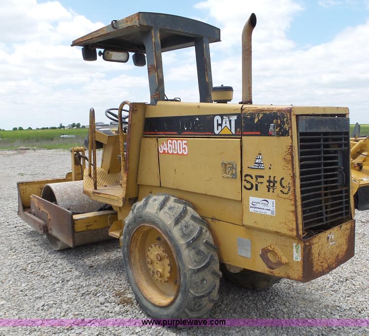 image for item L6345 1998 Caterpillar CP-323C single drum vibratory roller