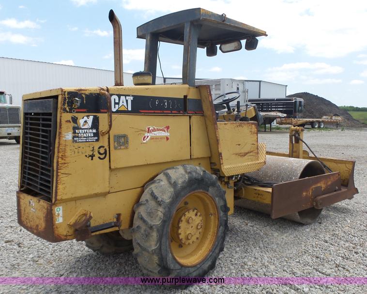 image for item L6345 1998 Caterpillar CP-323C single drum vibratory roller
