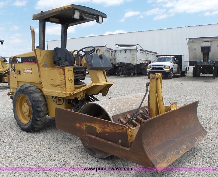 image for item L6345 1998 Caterpillar CP-323C single drum vibratory roller