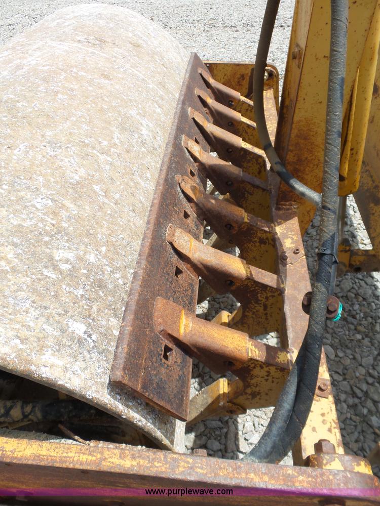 image for item L6345 1998 Caterpillar CP-323C single drum vibratory roller