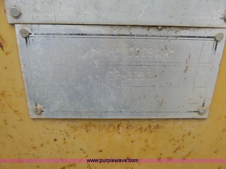 image for item L6345 1998 Caterpillar CP-323C single drum vibratory roller