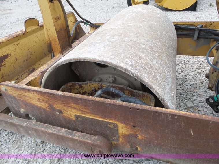 image for item L6345 1998 Caterpillar CP-323C single drum vibratory roller