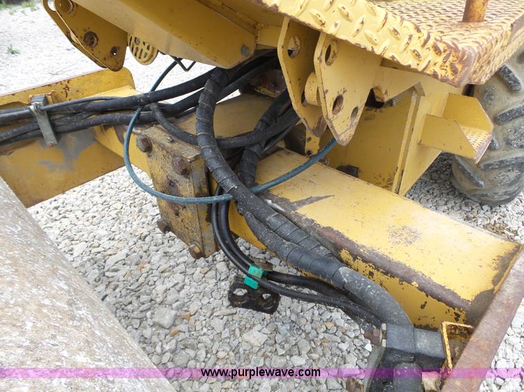image for item L6345 1998 Caterpillar CP-323C single drum vibratory roller