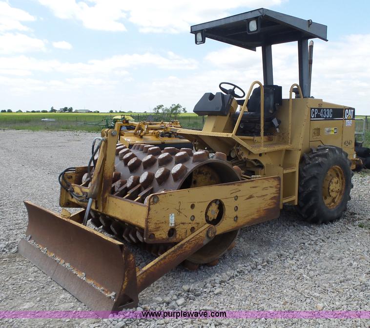 image for item L6346 2000 Caterpillar CP-433C vibratory padfoot roller