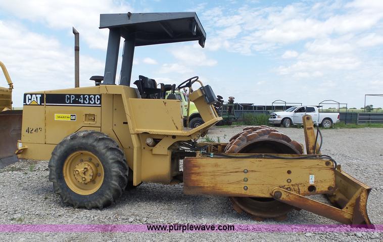 image for item L6346 2000 Caterpillar CP-433C vibratory padfoot roller