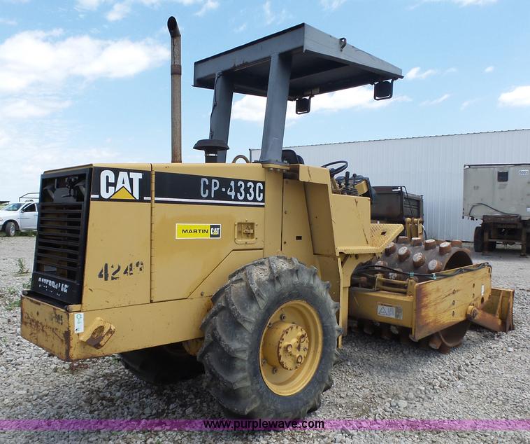 image for item L6346 2000 Caterpillar CP-433C vibratory padfoot roller