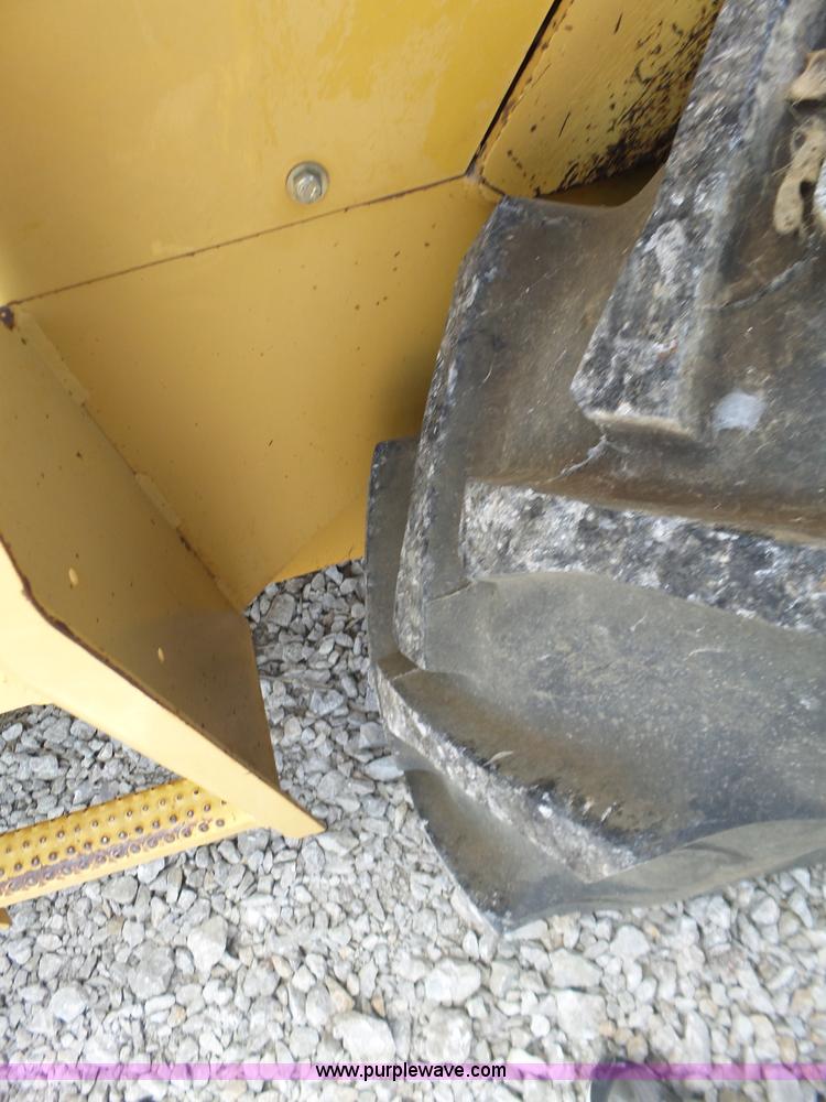 image for item L6346 2000 Caterpillar CP-433C vibratory padfoot roller