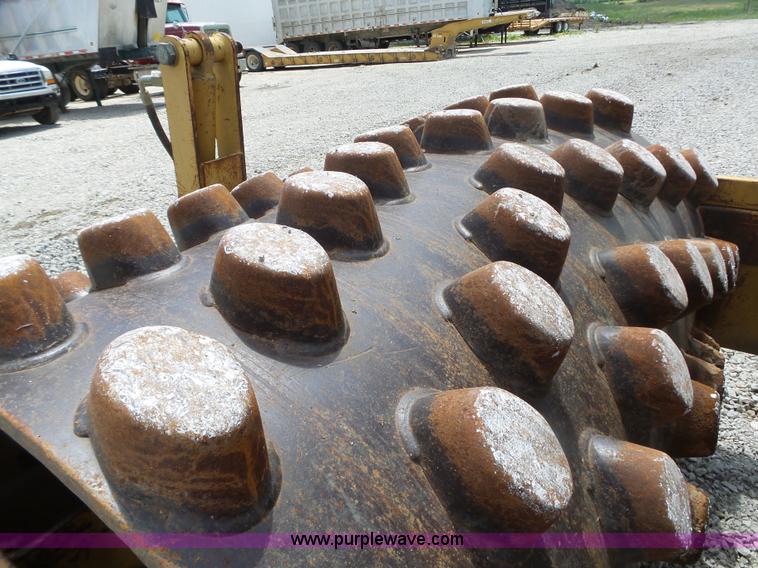 image for item L6346 2000 Caterpillar CP-433C vibratory padfoot roller