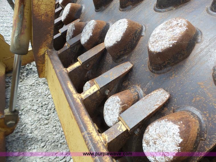 image for item L6346 2000 Caterpillar CP-433C vibratory padfoot roller