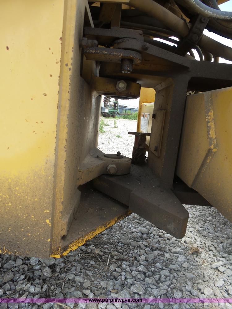 image for item L6346 2000 Caterpillar CP-433C vibratory padfoot roller