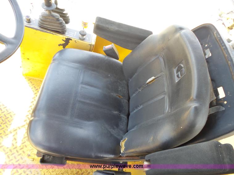 image for item L6346 2000 Caterpillar CP-433C vibratory padfoot roller