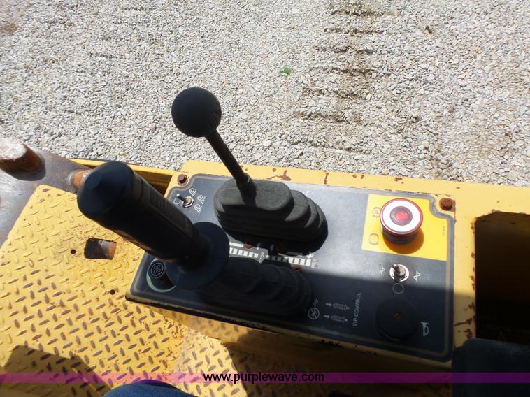 image for item L6346 2000 Caterpillar CP-433C vibratory padfoot roller