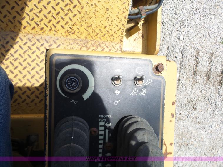 image for item L6346 2000 Caterpillar CP-433C vibratory padfoot roller