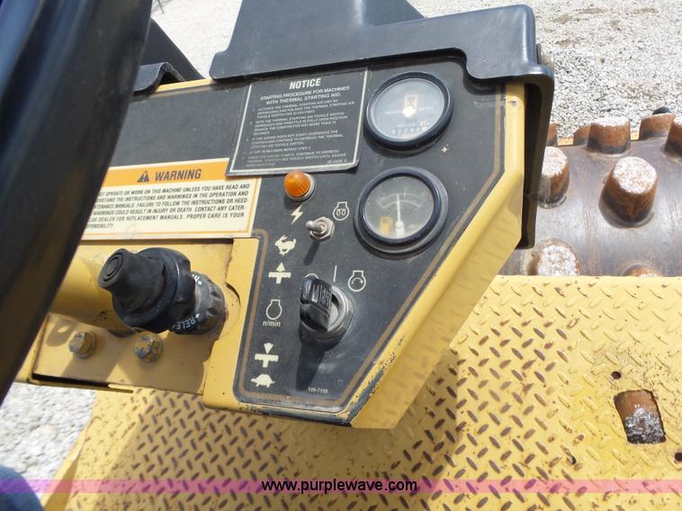 image for item L6346 2000 Caterpillar CP-433C vibratory padfoot roller