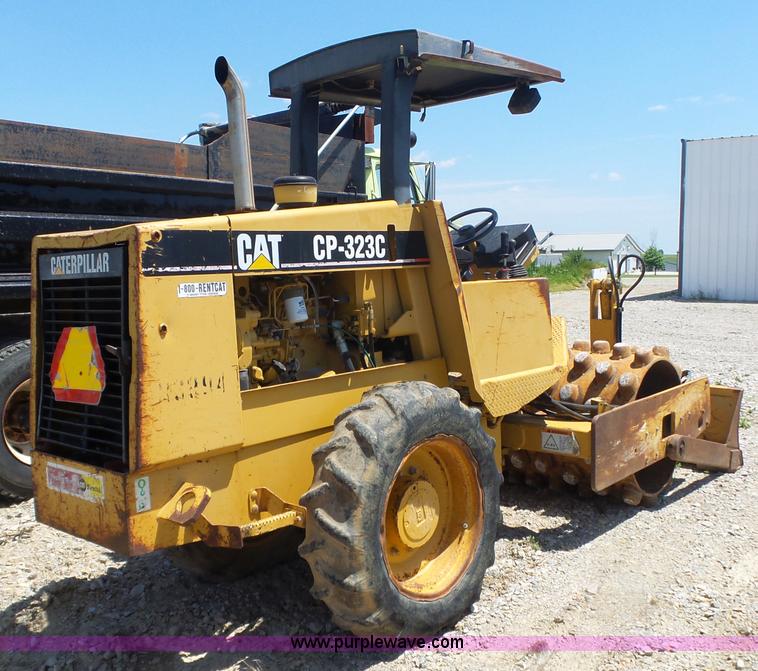 image for item L6347 2002 Caterpillar CP-323C vibratory padfoot roller