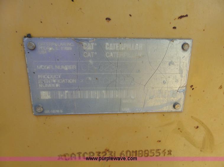 image for item L6347 2002 Caterpillar CP-323C vibratory padfoot roller