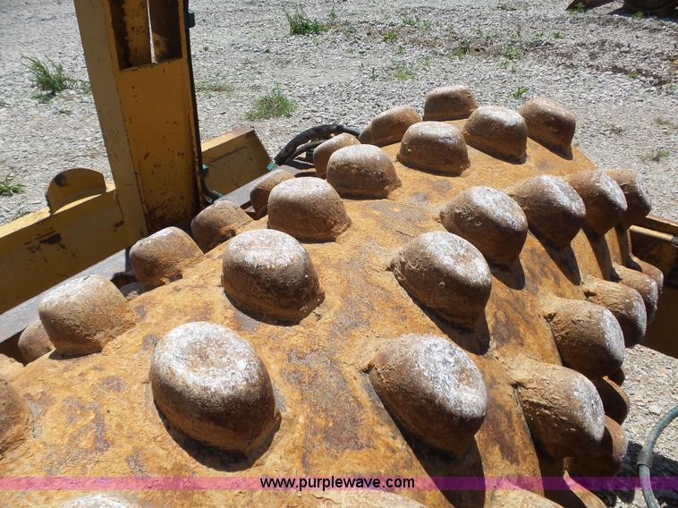 image for item L6347 2002 Caterpillar CP-323C vibratory padfoot roller