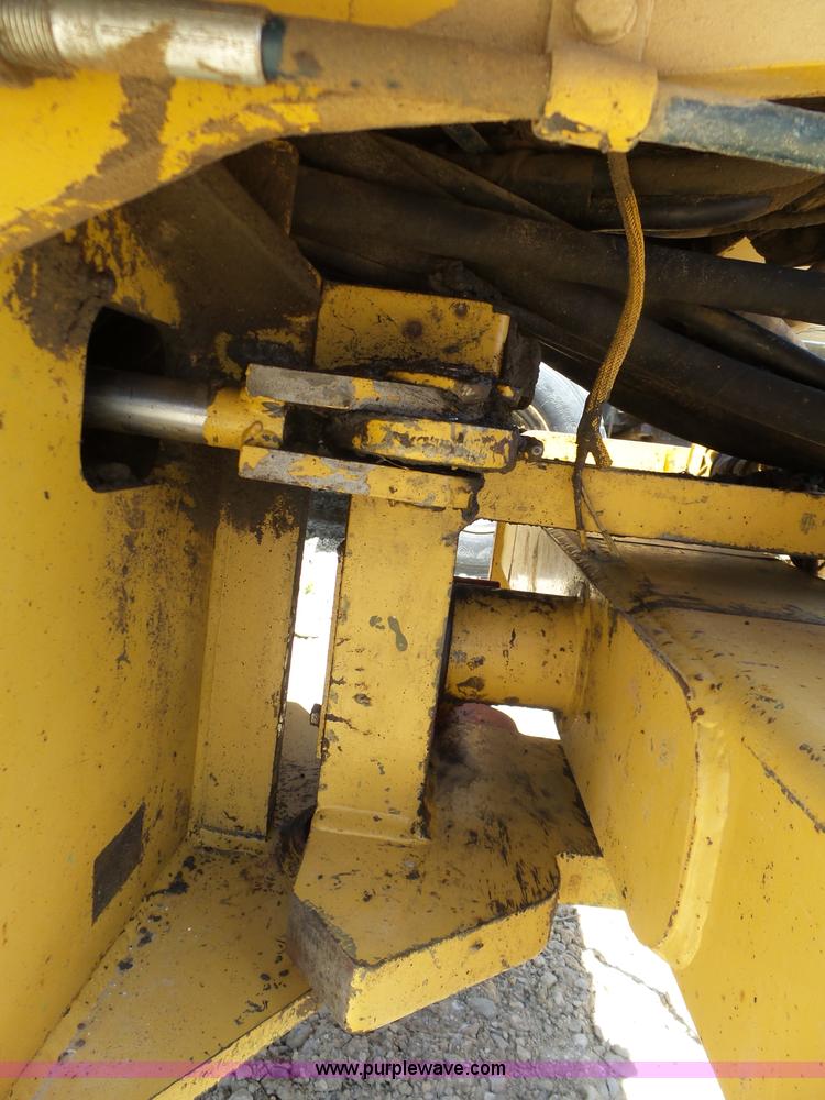 image for item L6347 2002 Caterpillar CP-323C vibratory padfoot roller