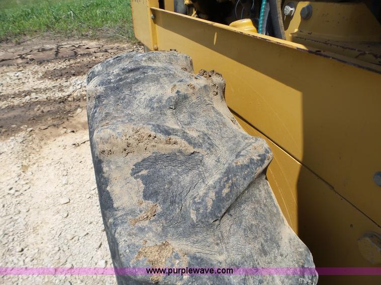 image for item L6347 2002 Caterpillar CP-323C vibratory padfoot roller