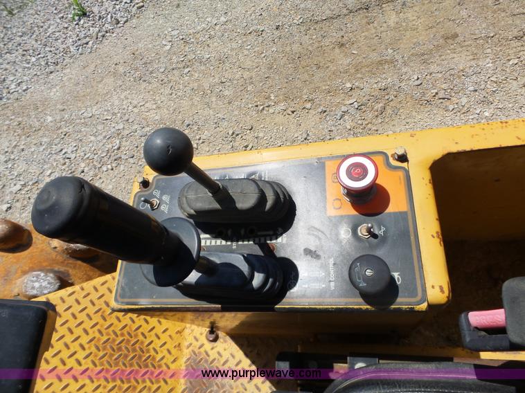 image for item L6347 2002 Caterpillar CP-323C vibratory padfoot roller