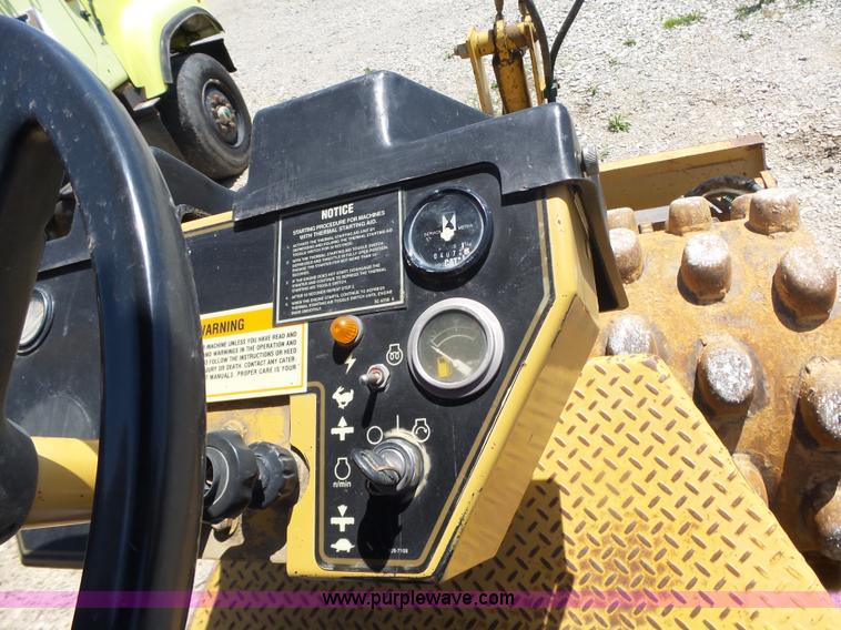 image for item L6347 2002 Caterpillar CP-323C vibratory padfoot roller