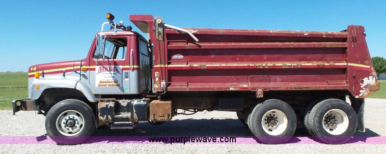 image for item L6349 2002 International F2674 dump truck