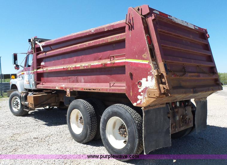 image for item L6349 2002 International F2674 dump truck