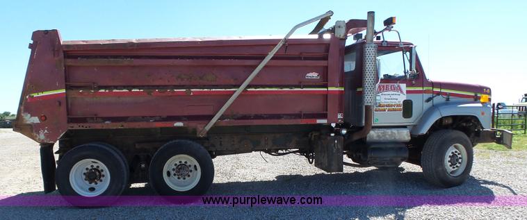 image for item L6349 2002 International F2674 dump truck