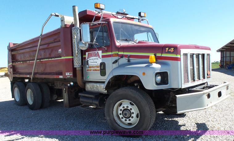 image for item L6349 2002 International F2674 dump truck