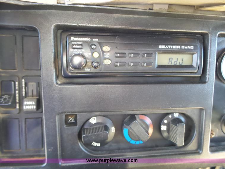 image for item L6349 2002 International F2674 dump truck