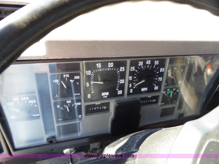 image for item L6349 2002 International F2674 dump truck