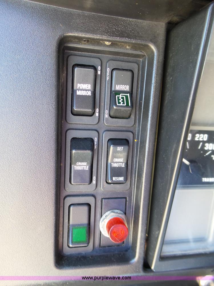 image for item L6349 2002 International F2674 dump truck