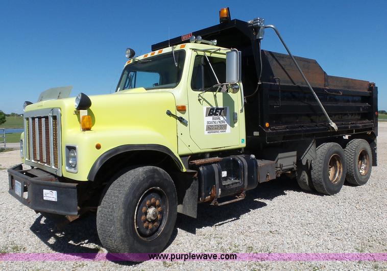 image for item L6350 1996 International 2574 dump truck