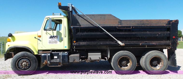 image for item L6350 1996 International 2574 dump truck
