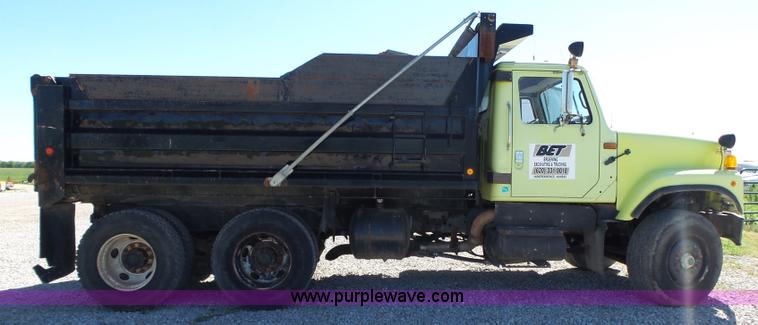 image for item L6350 1996 International 2574 dump truck
