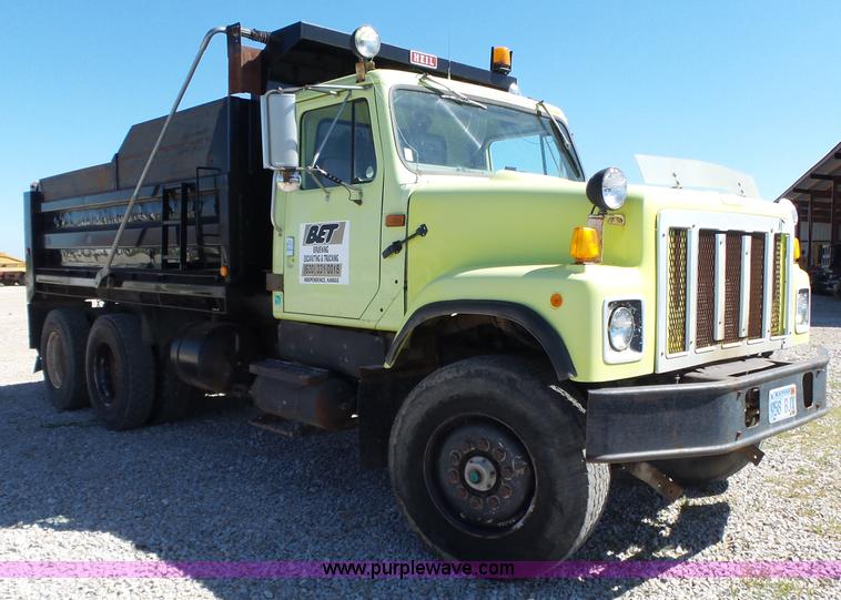image for item L6350 1996 International 2574 dump truck