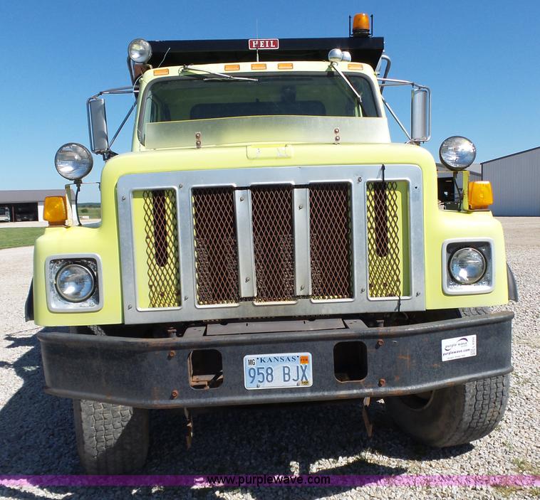 image for item L6350 1996 International 2574 dump truck
