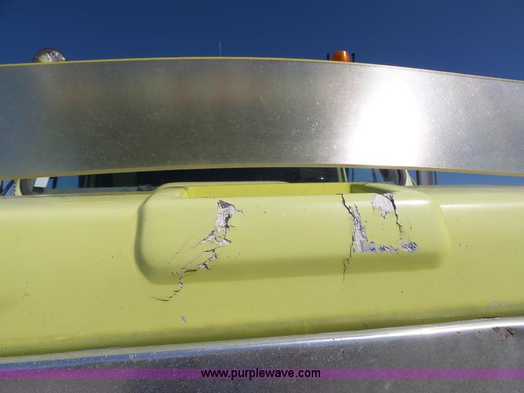 image for item L6350 1996 International 2574 dump truck