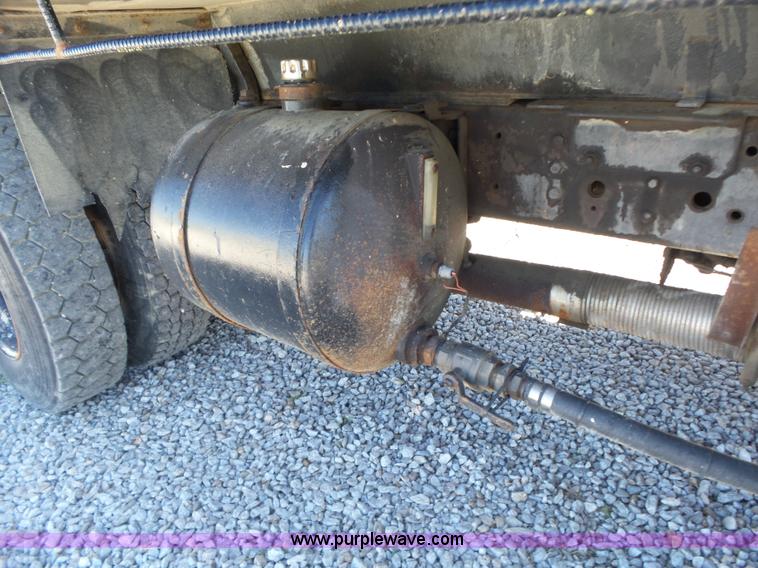 image for item L6350 1996 International 2574 dump truck