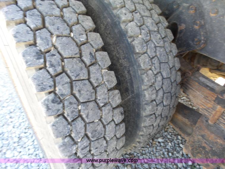 image for item L6350 1996 International 2574 dump truck