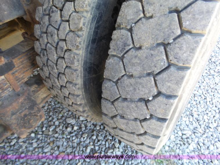 image for item L6350 1996 International 2574 dump truck