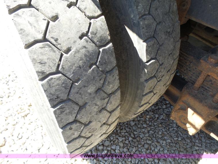 image for item L6350 1996 International 2574 dump truck