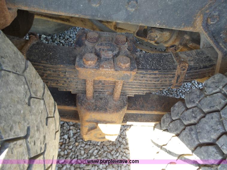 image for item L6350 1996 International 2574 dump truck