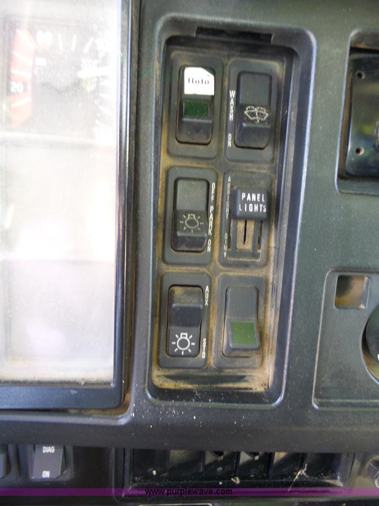 image for item L6350 1996 International 2574 dump truck