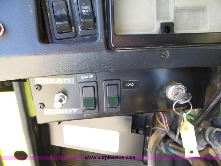 image for item L6350 1996 International 2574 dump truck