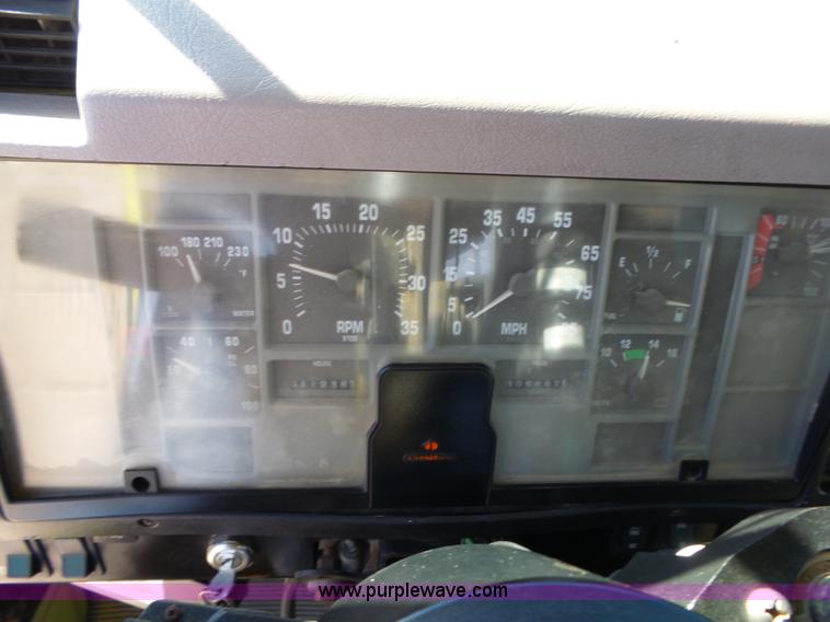 image for item L6350 1996 International 2574 dump truck