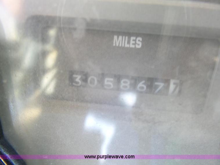 image for item L6350 1996 International 2574 dump truck