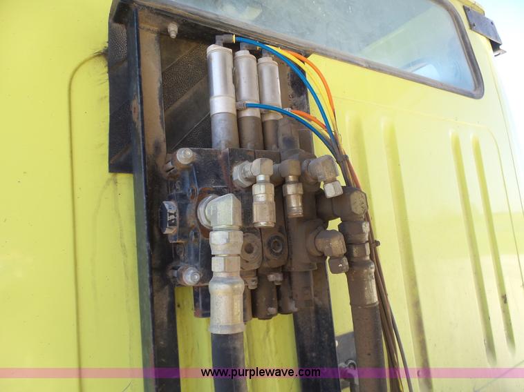 image for item L6350 1996 International 2574 dump truck