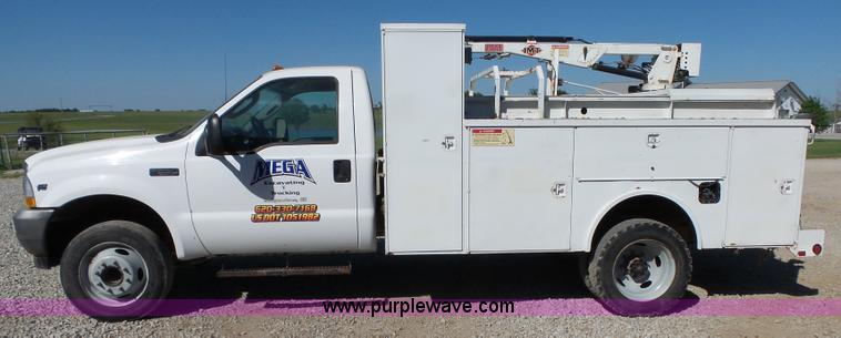 image for item L6352 2003 Ford F550 service truck with crane